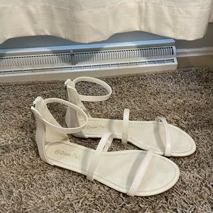 Dream pairs womens size 8 but fits size 9